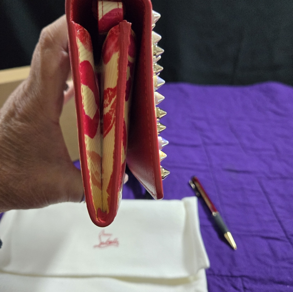 🧡💗CHRISTIAN LOUBOUTIN KISS STUDDED WALLET WITH WRISTLET STRAP - Picture 3 of 10